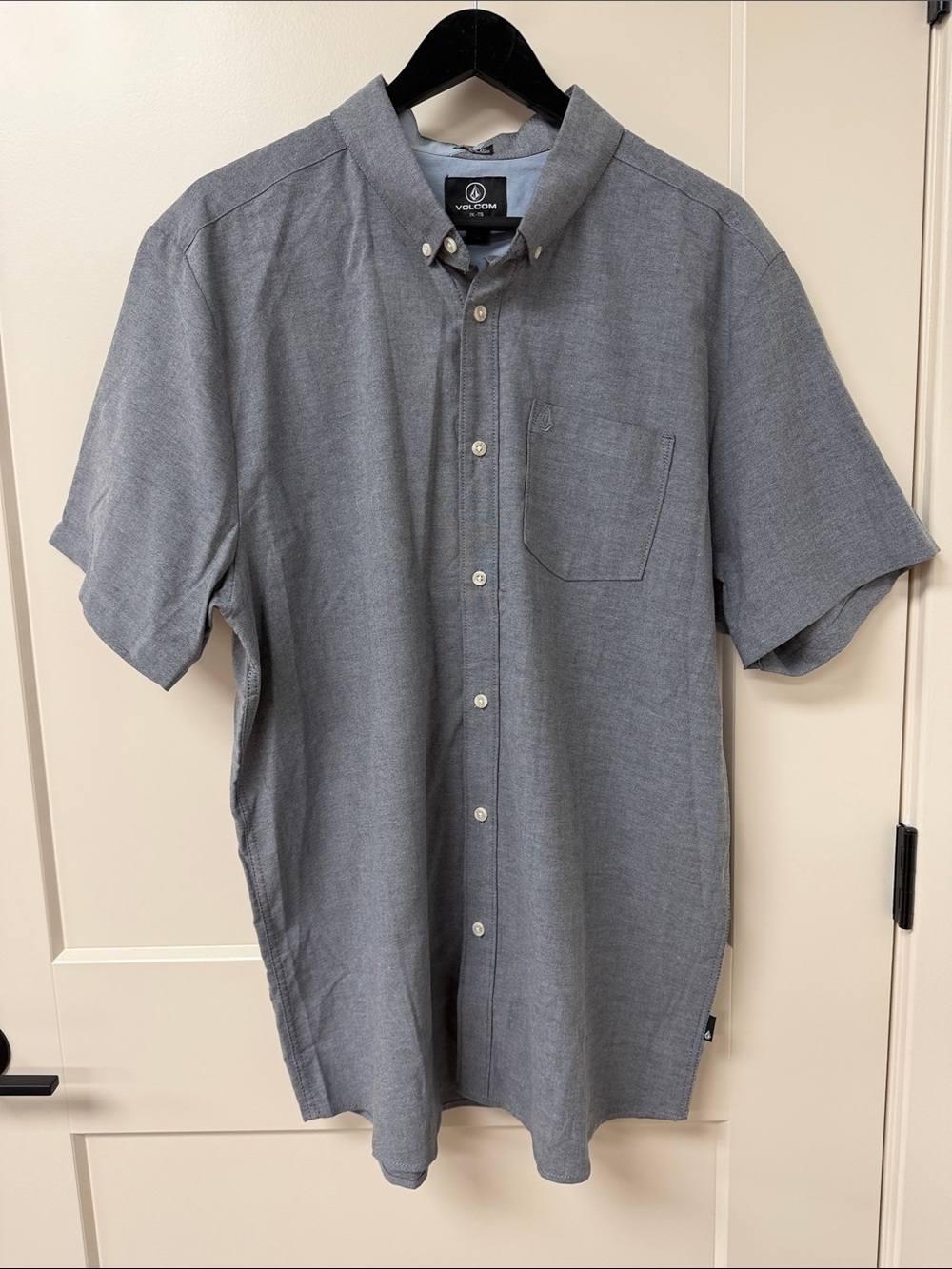 Volcom Men’s Short Sleeve Button-Down Shirt — Gray